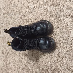 Size 10 black Dr martens only worn once
